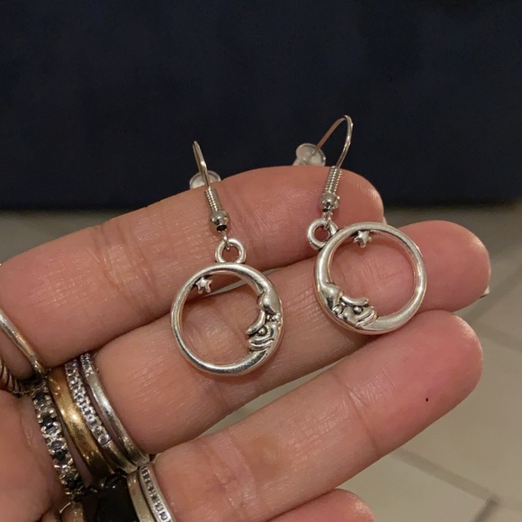 Silver plated moon design earrings & necklace set - Picture 5 of 10